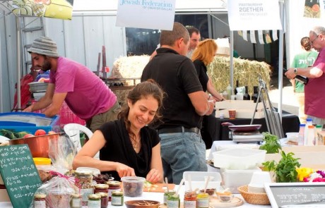 טעם המקום : שוק איכרים ויין מתוצרת הגליל בגן התעשייה בתפן