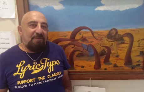 שווה לכל נפש: ציורים של פגוע נפש מצפת מוצגים בתערוכה בבית יגאל אלון