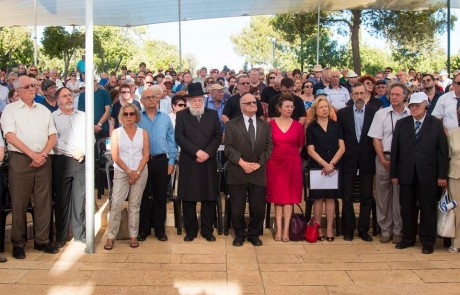 לזכור ולא לשכוח: לראשונה נערכה עצרת שנתית לציון שואת יהדות רומניה – מעל 400 אלף נספו בשואה