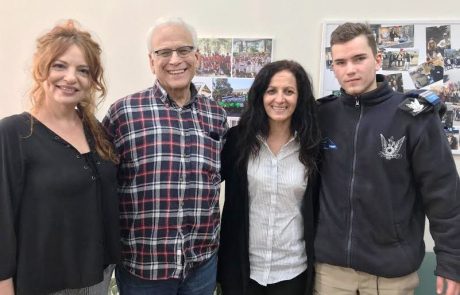 דוגמא למופת: יהב רוט-דבולט שוחר בשלוחת חיל האוויר בחצור, נבחר למצטיין בפרויקט ההתנדבות בבית הספר.