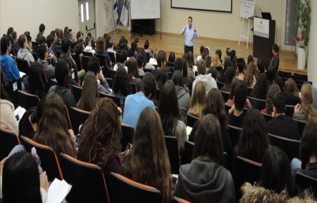 תלמידי תיכון מהגליל העליון והגולן השתתפו בכנס כימיה הראשון בפקולטה לרפואה