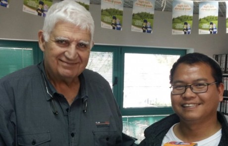 זרם של משלוחי מנות: לקוחות חברת החשמל בצפת הופתעו לקבל שי מתוק