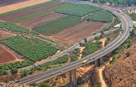 מועדים לשמחה ועומדים בפקקים: יום עצמאות בטוח בכבישים