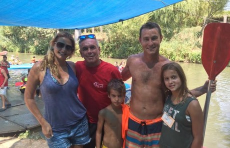 נהר של מפורסמים בקייקי כפר בלום: ג'ובאני רוסו – עמית גל – אבשלום קור – גלית פרבר
