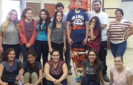 תלמידי מגמת הבריאות החדשה בתיכון עמק החולה החלו התנדבות בסניפי מד"א בקריית שמונה ובחצור הגלילית