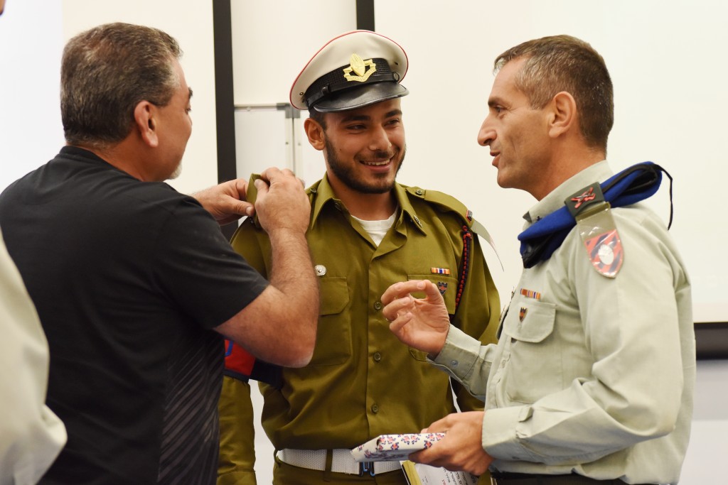 "אני גר בשכונה שכולם בה אנשי קבע, קצינים וזה מאוד השפיע על ההחלטה שלי"