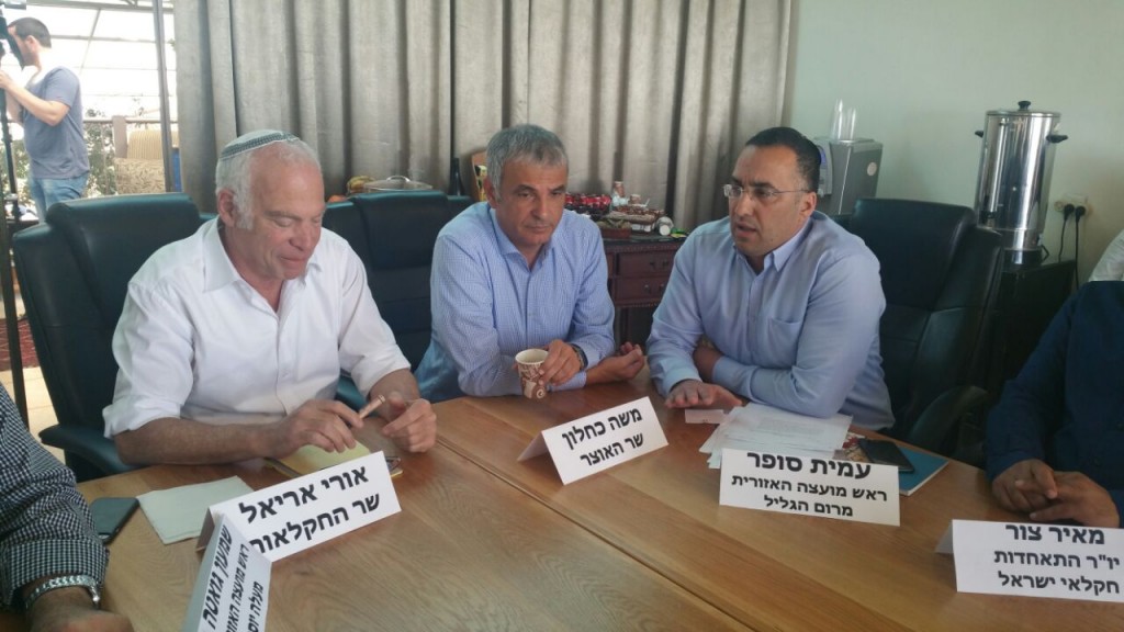 בצפון קוראים לשר אריאל לזרז.