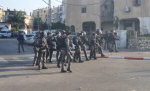 שוטרים ברחובות