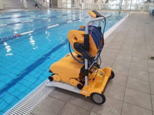 רובוט בריכה טיפולית